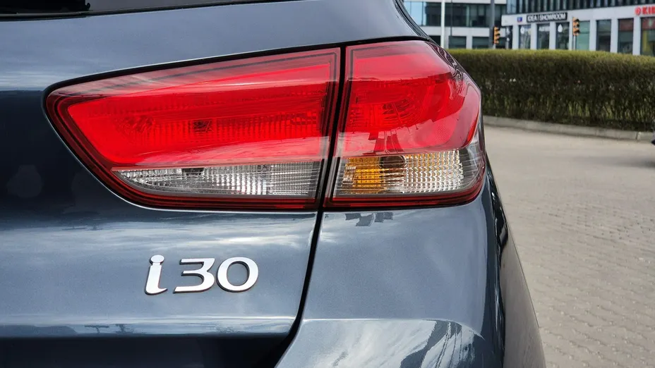 HYUNDAI i30 -