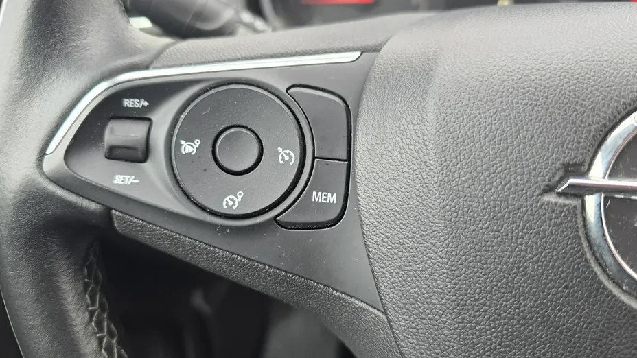 OPEL Grandland X -