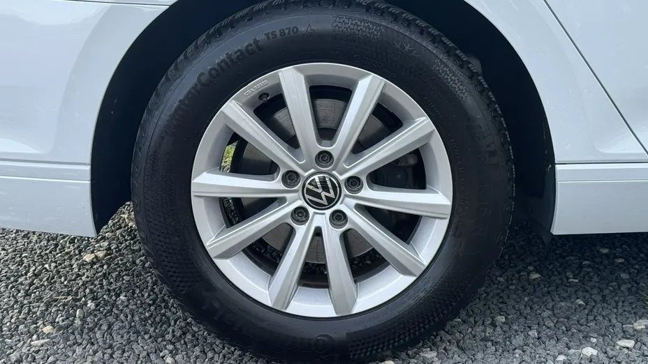 VOLKSWAGEN Passat -