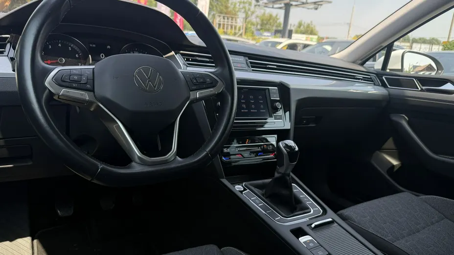 VOLKSWAGEN Passat -
