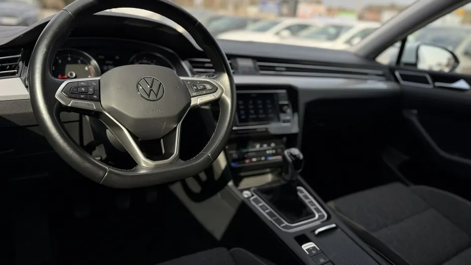 VOLKSWAGEN Passat -