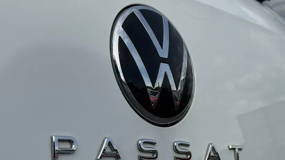 VOLKSWAGEN Passat -