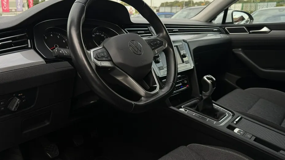 VOLKSWAGEN Passat -