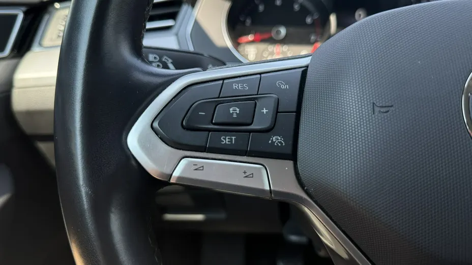 VOLKSWAGEN Passat -
