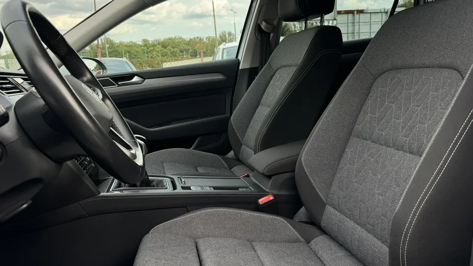 VOLKSWAGEN Passat -
