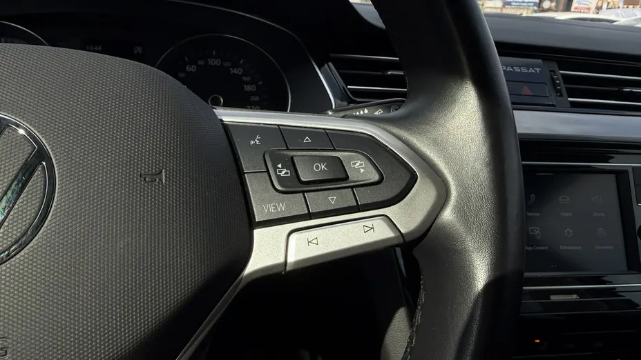 VOLKSWAGEN Passat -