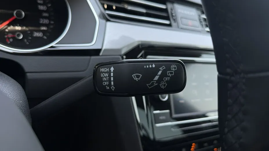VOLKSWAGEN Passat -