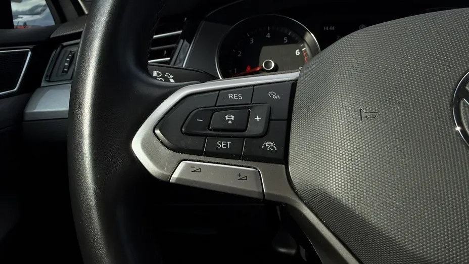 VOLKSWAGEN Passat -
