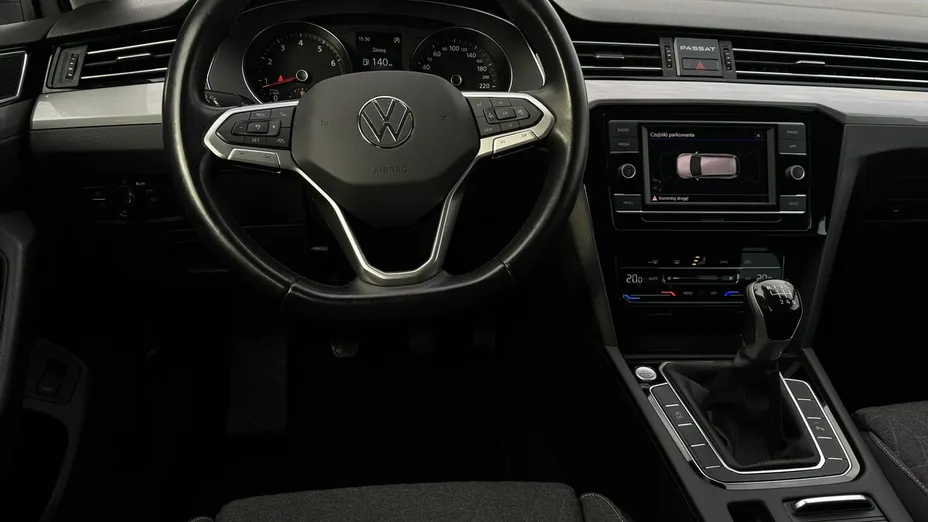 VOLKSWAGEN Passat -