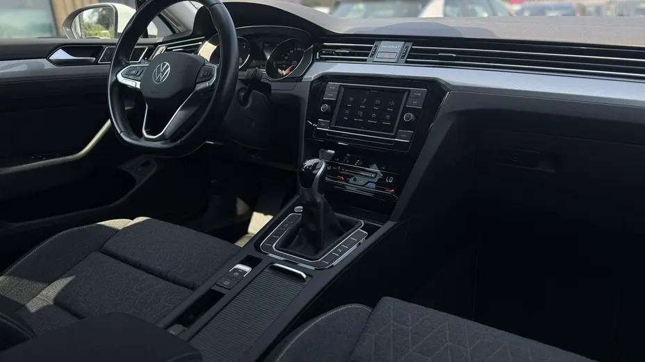 VOLKSWAGEN Passat -