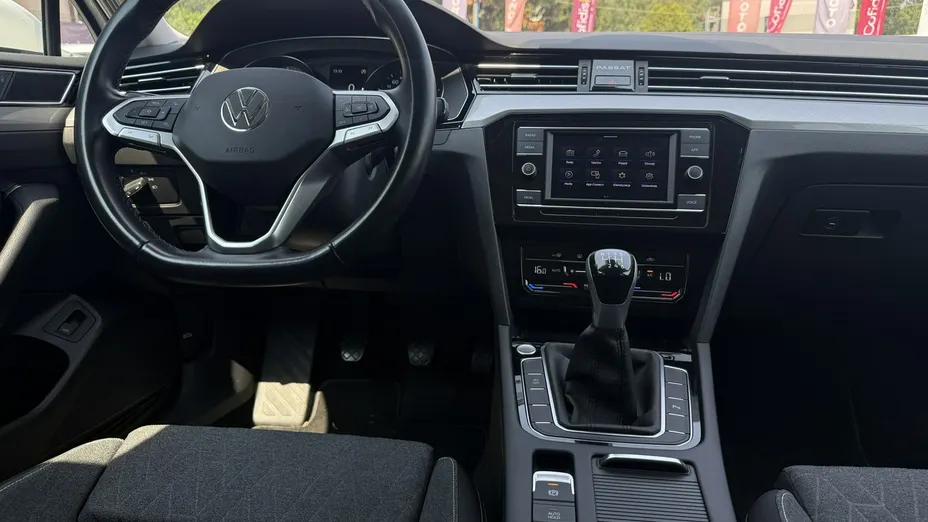 VOLKSWAGEN Passat -