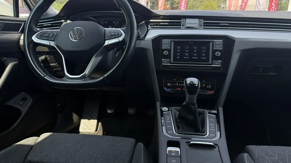 VOLKSWAGEN Passat -