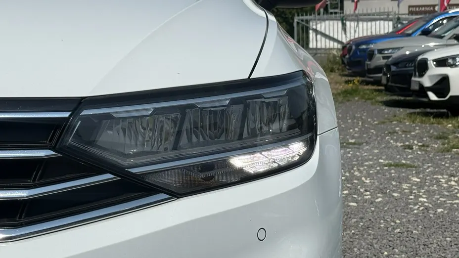 VOLKSWAGEN Passat -