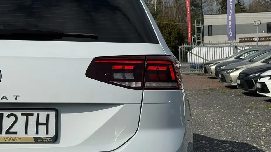 VOLKSWAGEN Passat -