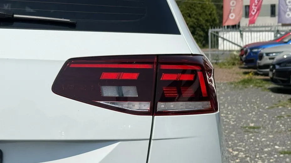 VOLKSWAGEN Passat -
