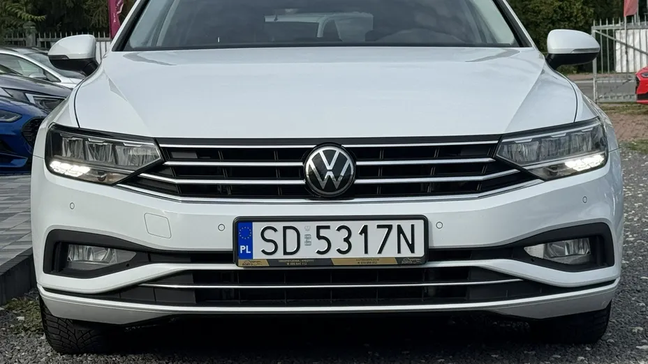 VOLKSWAGEN Passat -