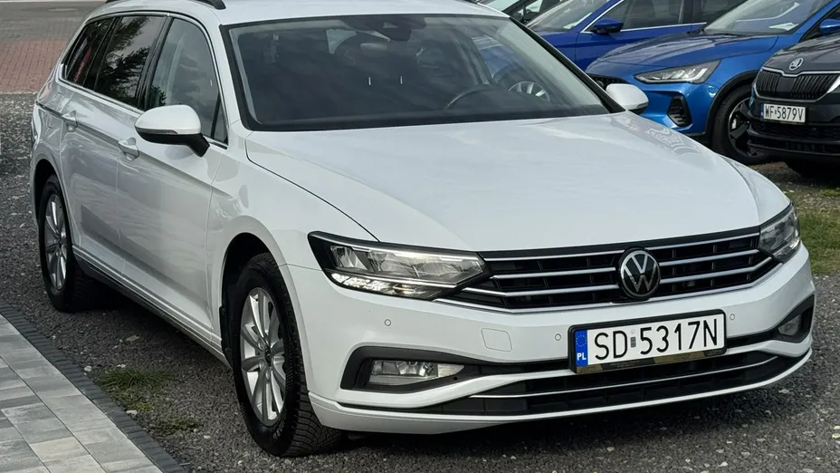 VOLKSWAGEN Passat -