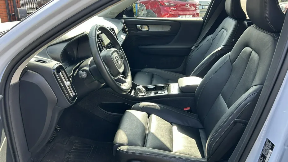 VOLVO XC40 -