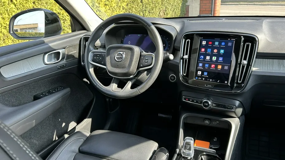 VOLVO XC40 -