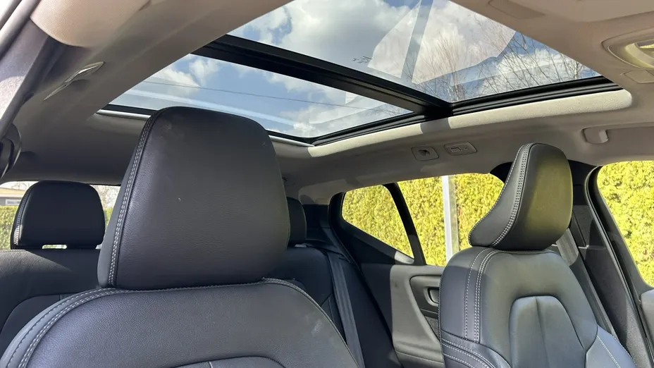 VOLVO XC40 -