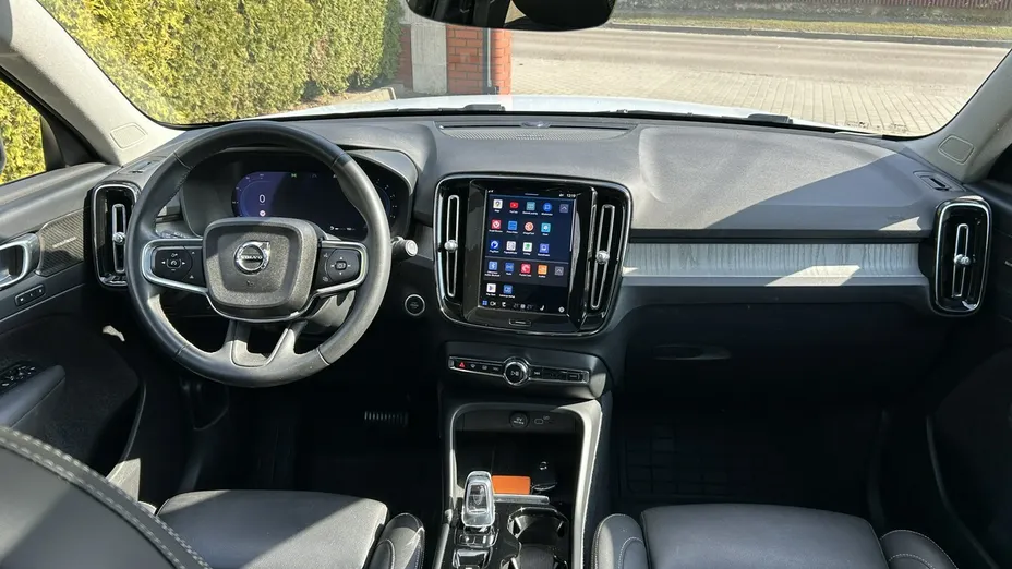 VOLVO XC40 -
