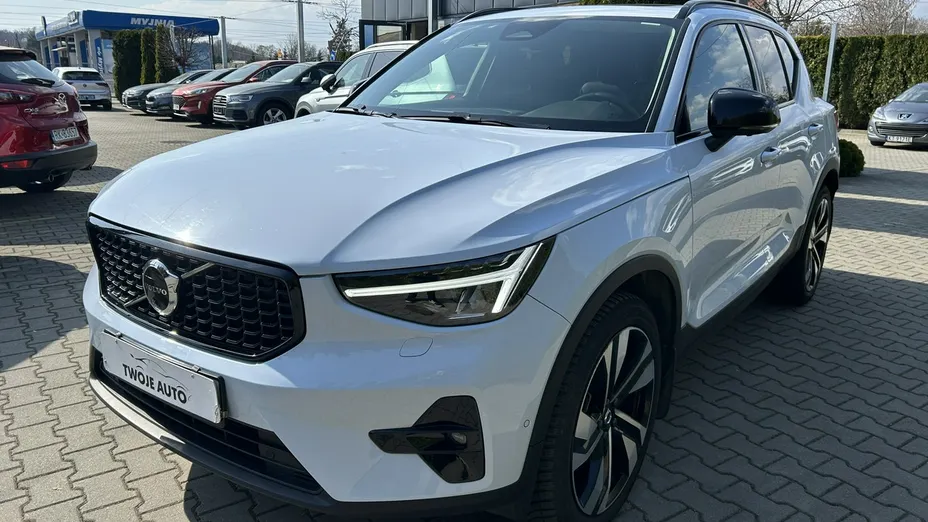 VOLVO XC40 -