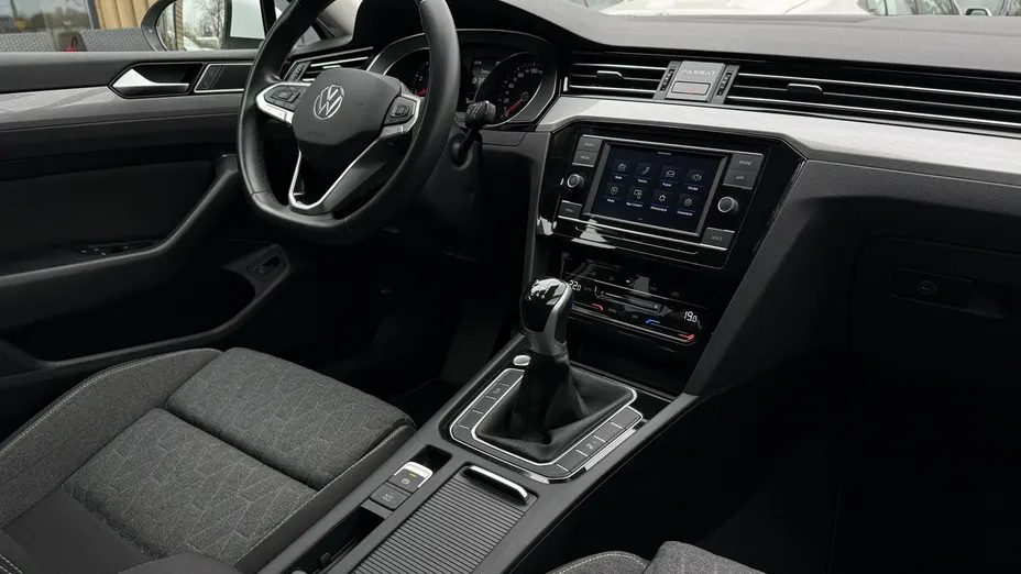 VOLKSWAGEN Passat -