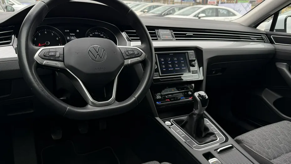 VOLKSWAGEN Passat -