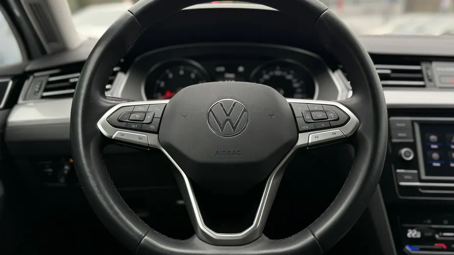 VOLKSWAGEN Passat -