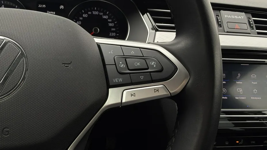 VOLKSWAGEN Passat -