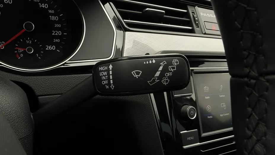 VOLKSWAGEN Passat -