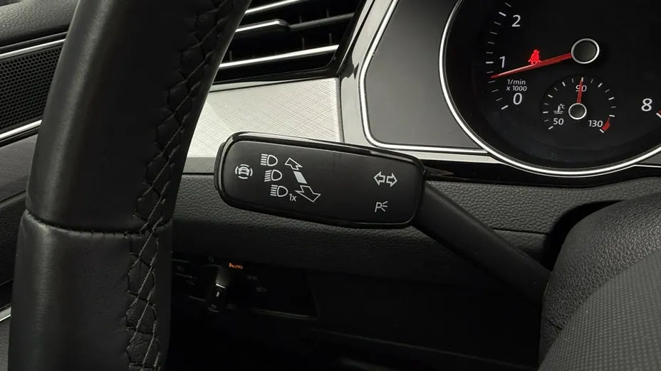 VOLKSWAGEN Passat -