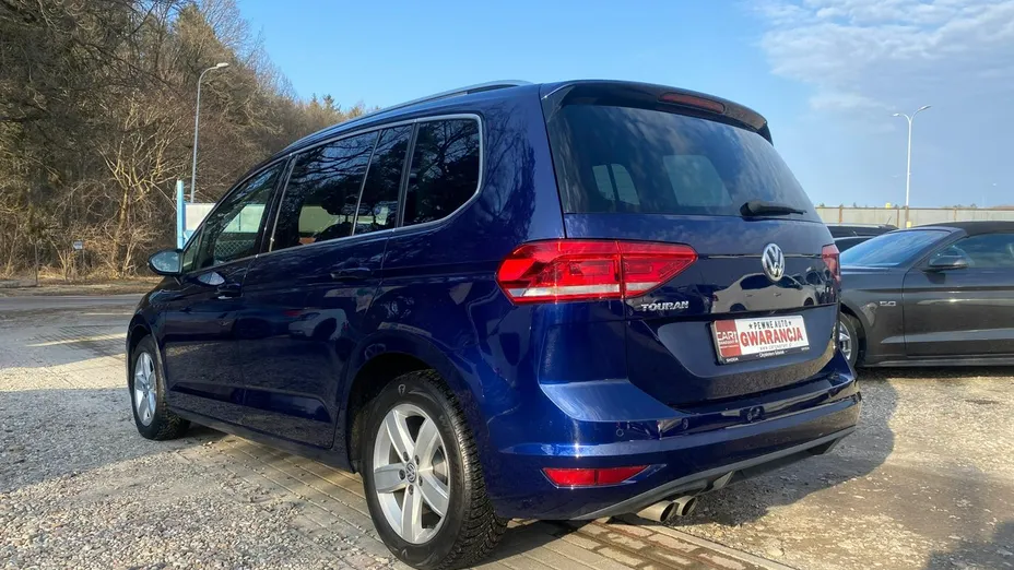 VOLKSWAGEN Touran -