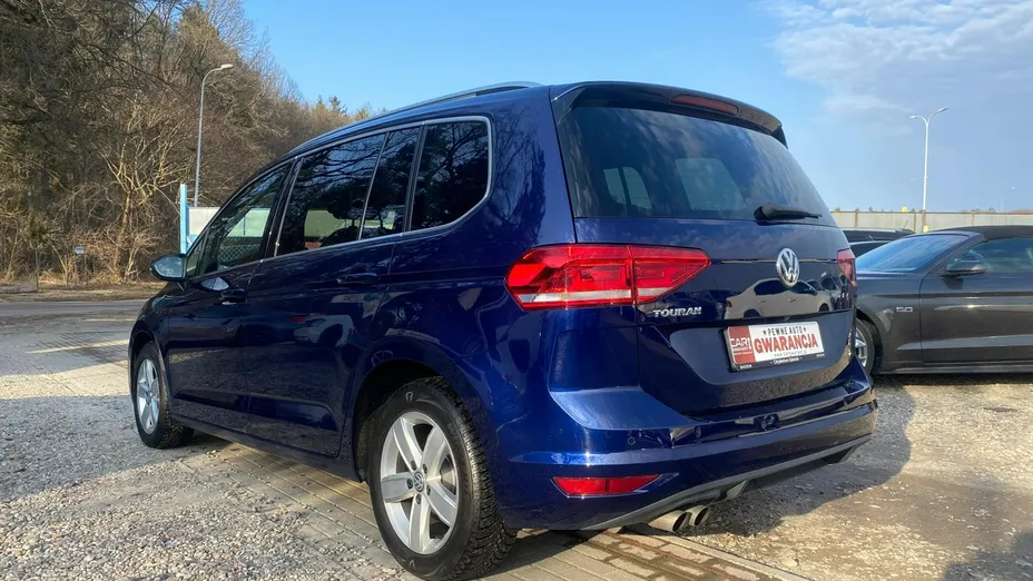 VOLKSWAGEN Touran -