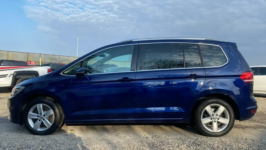 VOLKSWAGEN Touran -