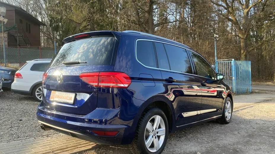 VOLKSWAGEN Touran -