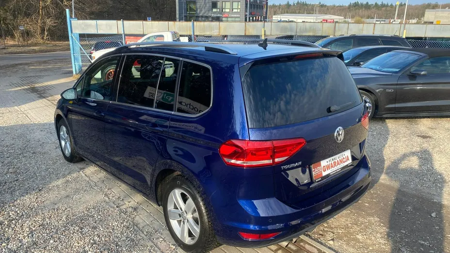 VOLKSWAGEN Touran -