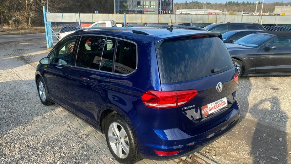 VOLKSWAGEN Touran -