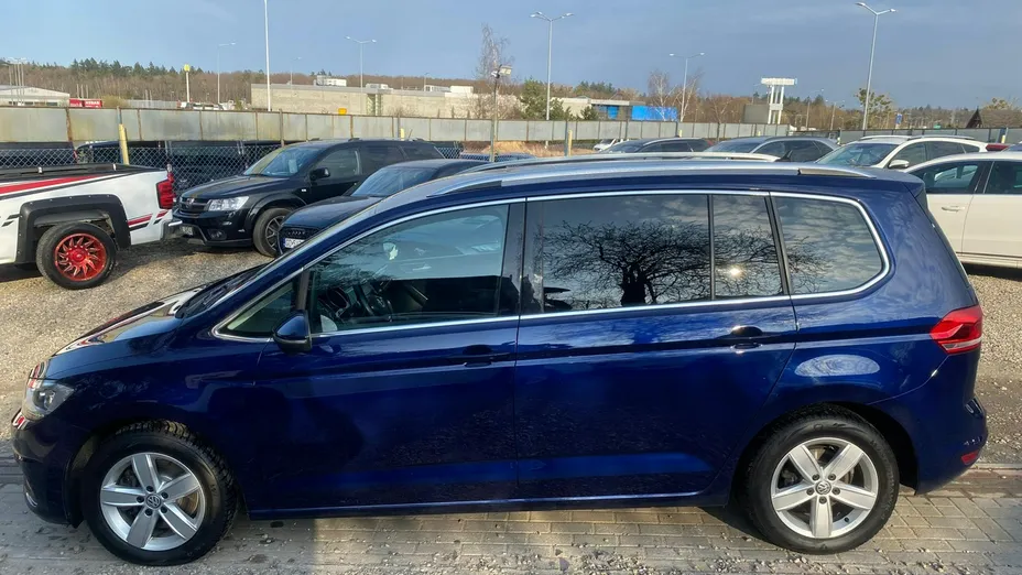 VOLKSWAGEN Touran -