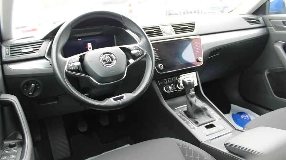 SKODA Superb -