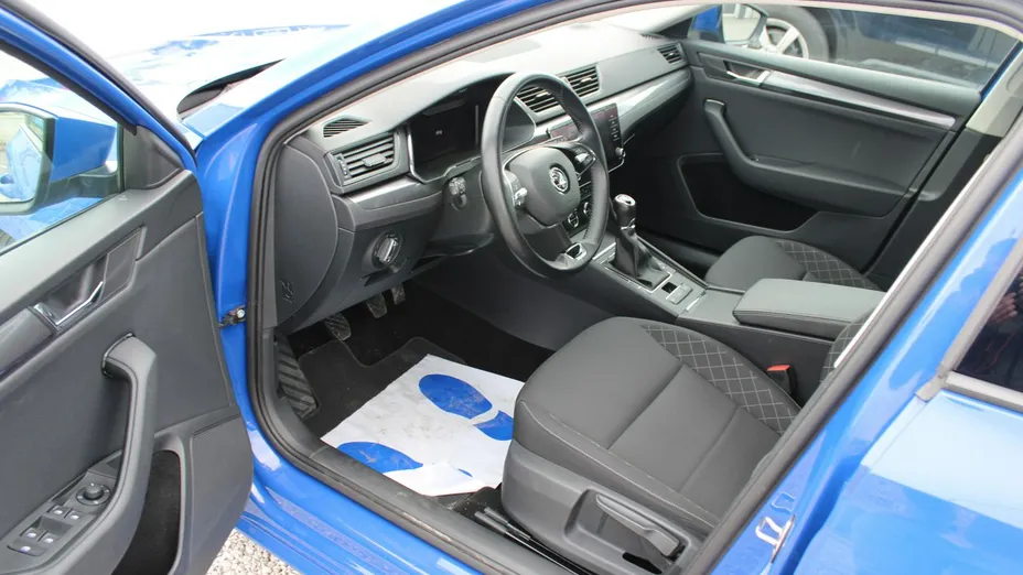 SKODA Superb -