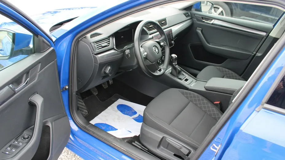 SKODA Superb -