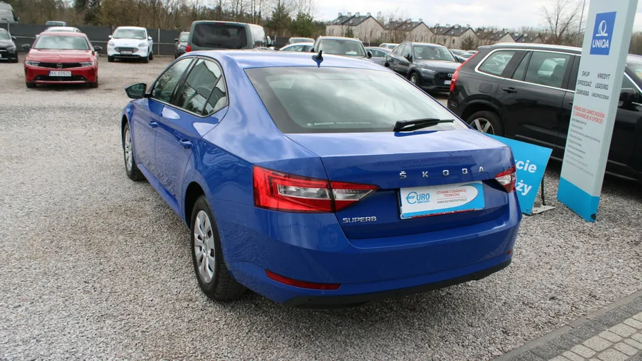 SKODA Superb -