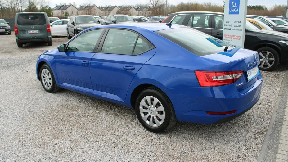 SKODA Superb -