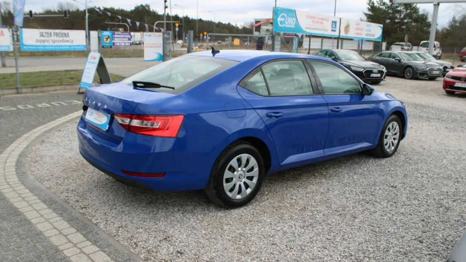 SKODA Superb -