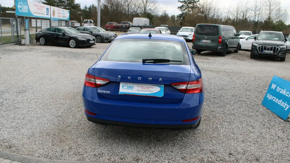 SKODA Superb -