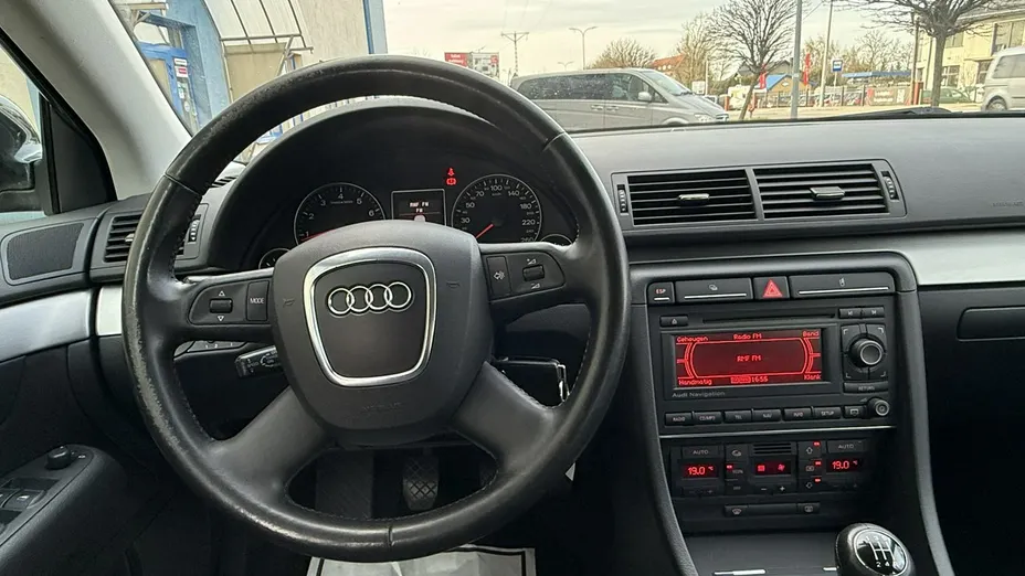 AUDI A4 -