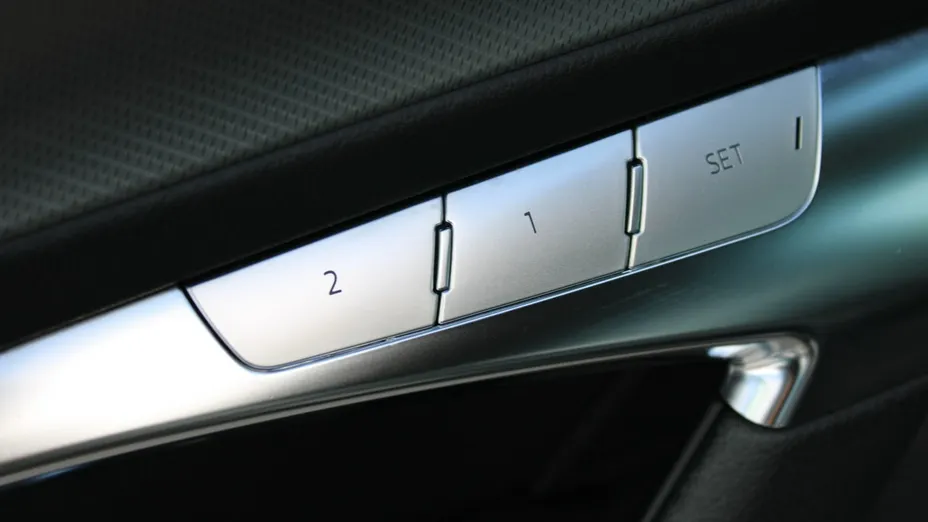 AUDI A6 -