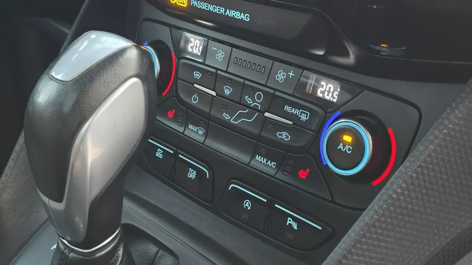 FORD Tourneo Connect -