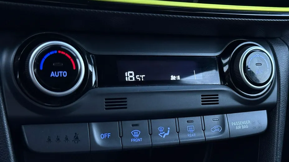 HYUNDAI Kona -